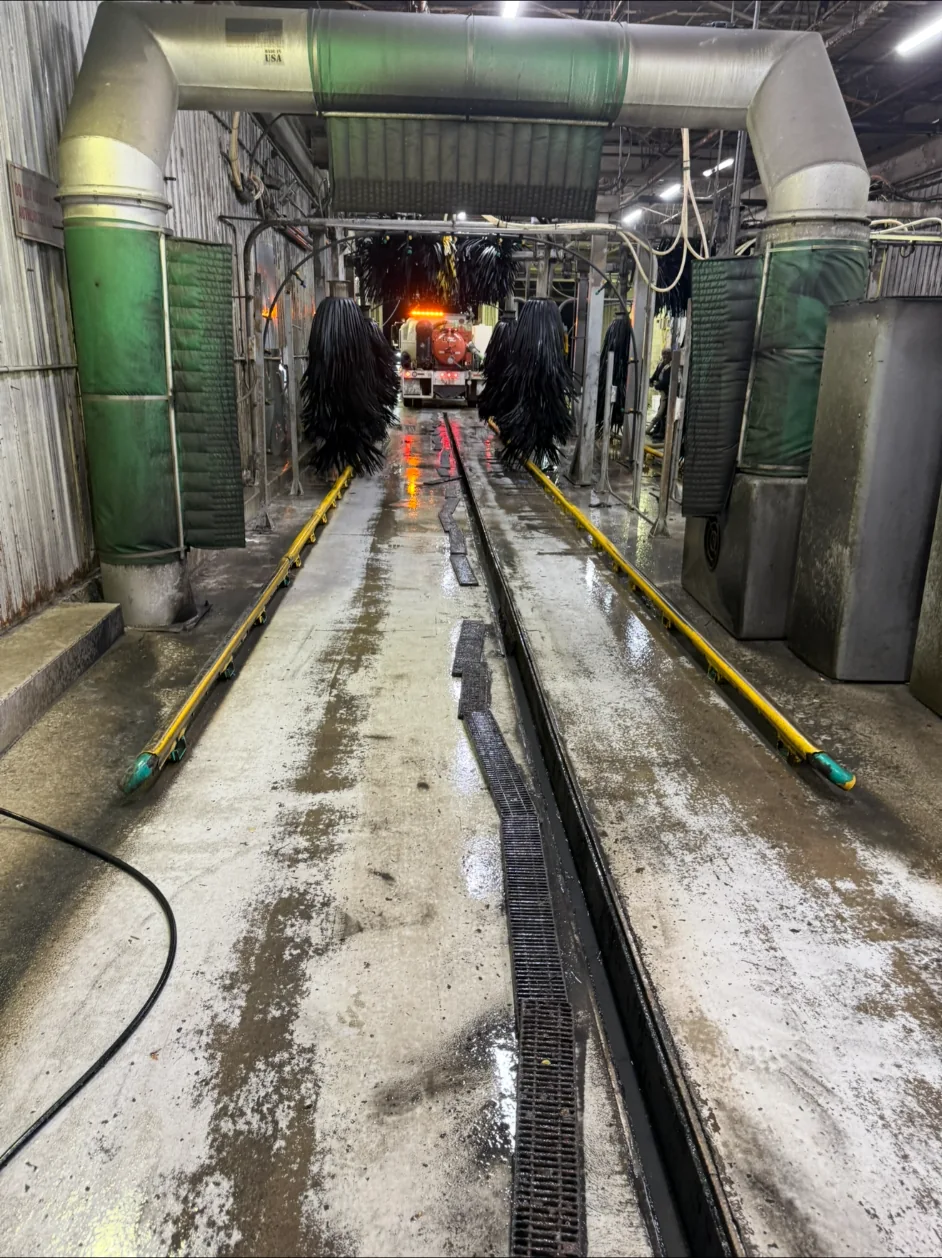 Wet car-wash lane with trench drain and cleaning equipment